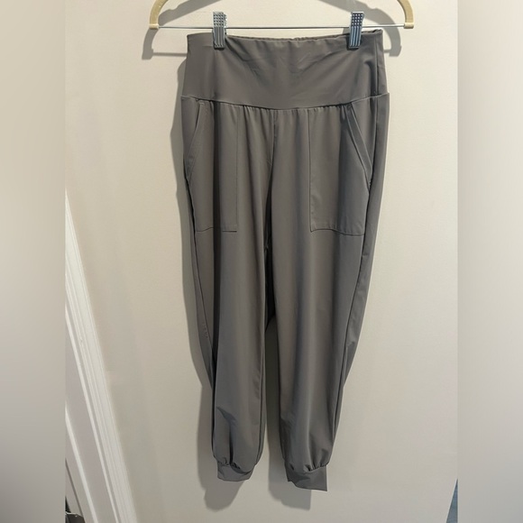 Halara High Waisted Plain Side Pocket Casual Joggers - Picture 4 of 10